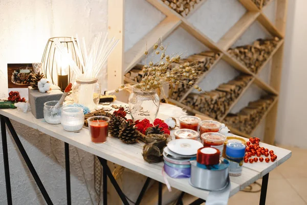 Hediyeler ve Noel süslemeleri için eşyalar