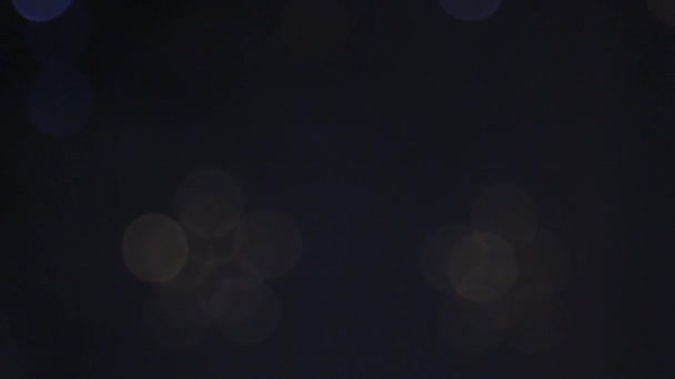 trois étoiles à cinq branches de lumières blanches floues s'allument et s'éteignent à leur tour 