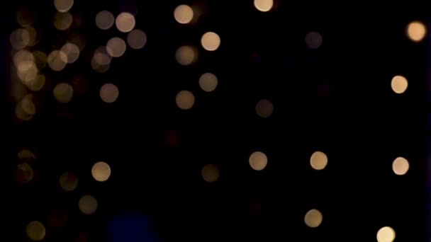 clignotant, tamisant et clignotant lumières floues blanches et jaunes 