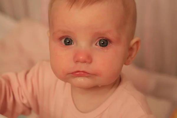 Das Kleine Mädchen Weint — Stockfoto