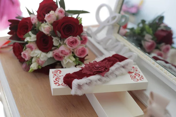 Wedding Accessories Dressing Table Bride Bouquet Red Pink Roses Women — ストック写真