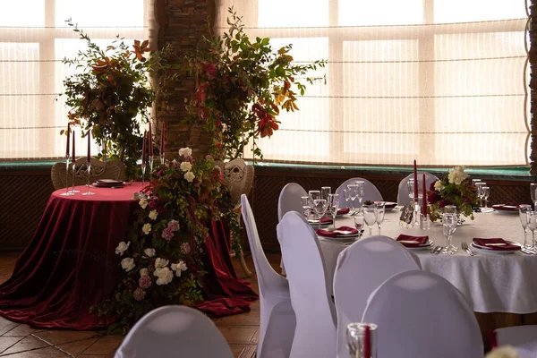 Mesas Redondas Banquete Decoradas Con Ramo Centro Las Mesas — Foto de Stock