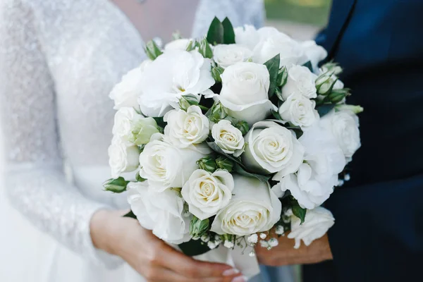 Bride Groom Hold Bouquet Brides White Roses — Stock Photo, Image