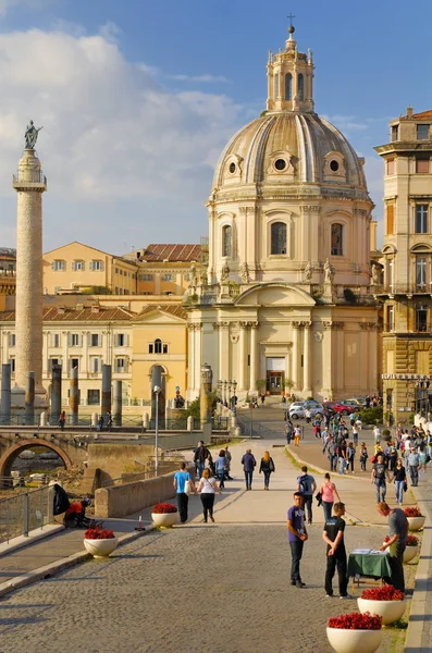 Roma Forumu, Roma-4 Kasım: Turist, hacılar ve dünyanın her yerinden gelen yolcular ile kalabalık Roma'nın tarihi merkezi. 4 Kasım 2015 yılında Roma, İtalya.