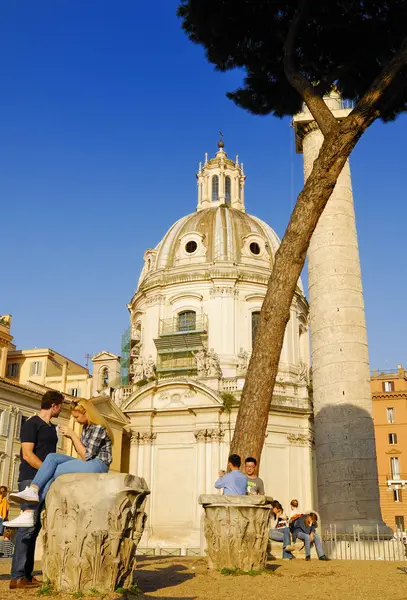 Roma Forumu, Roma-4 Kasım: Turist, hacılar ve dünyanın her yerinden gelen yolcular ile kalabalık Roma'nın tarihi merkezi. 4 Kasım 2015 yılında Roma, İtalya.