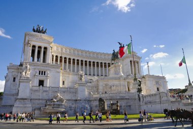 Vittorio Emanuele anıt, Roma-24 Eylül: Kraliçe Viktorya dönemine ait, Venedik Plaza, turistler, hacılar ve dünyanın her yerinden gelen yolcular ile kalabalık. 24 Eylül 2015 yılında Roma, İtalya.