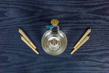 Cam bong eklem siyah dokulu yüzeyi ile