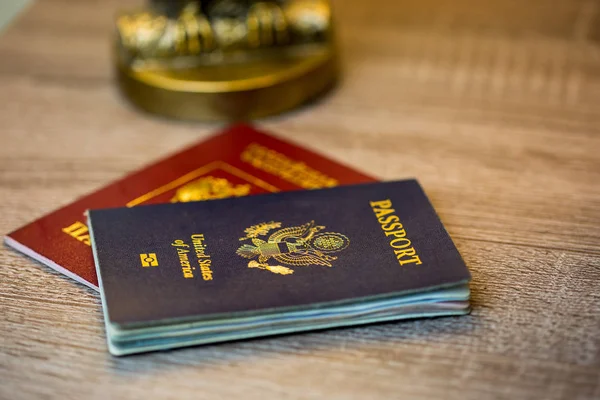 Amerika Birleşik Devletleri pasaport ikinci kırmızı pasaportu ile