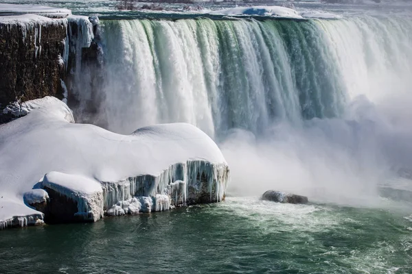 Frozen Niagara Falls in spring — Stock Photo, Image