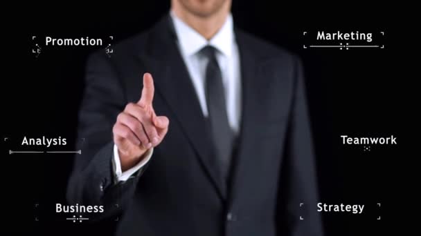 Homme d'affaires appuyant sur les boutons des médias sociaux 