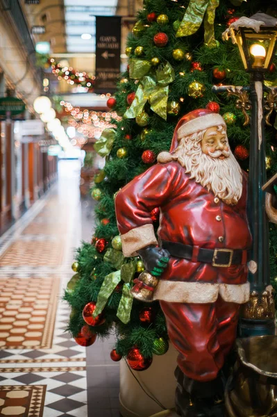 Decoraciones Del Árbol Navidad Centro Comercial Fotos De Stock