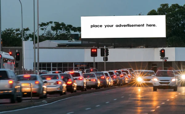 Κενή Διαφημιστική Πινακίδα Στο Δρόμο — Φωτογραφία Αρχείου