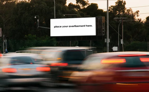 Anúncio Publicitário Branco Estrada — Fotografia de Stock