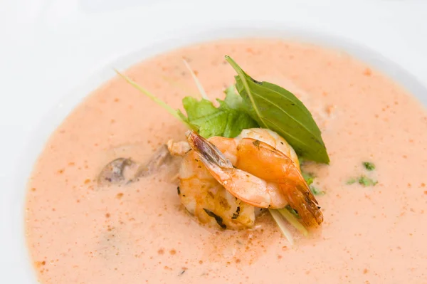 Cream soup with tiger prawns — Stock Photo, Image