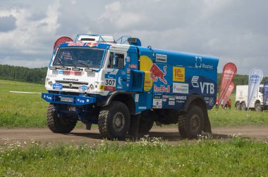 Çelyabinsk bölgesi, Rusya Federasyonu - 10 Temmuz 2017: Offroad araba ve spo