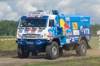 Çelyabinsk bölgesi, Rusya Federasyonu - 10 Temmuz 2017: Offroad araba ve spo