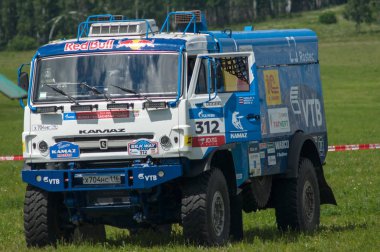 Çelyabinsk bölgesi, Rusya Federasyonu - 10 Temmuz 2017: Offroad araba ve spo