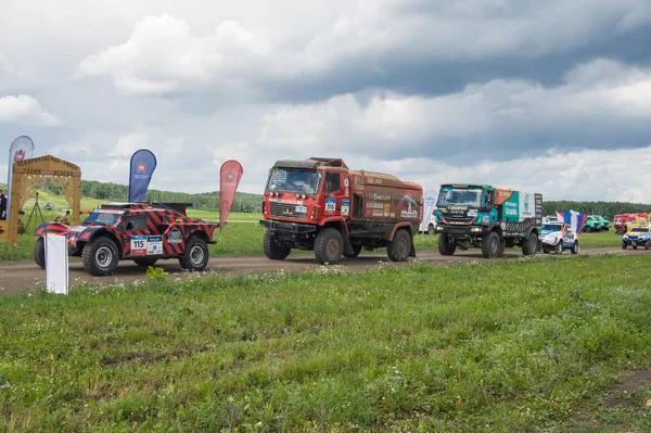 Čeljabinská oblast, Rusko - 10 července 2017: Offroad automobily a spo Royalty Free Stock Obrázky