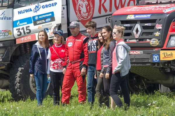 Gebiet Tscheljabinsk, Russland - 10. Juli 2017: Geländewagen und spo — Stockfoto