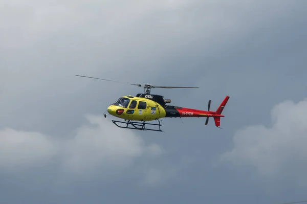 REGIÃO CHELYABINSK, RÚSSIA - JULHO 10, 2017: Helicóptero no Si — Fotografia de Stock