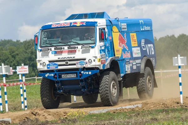 Čeljabinská oblast, Rusko - 10 července 2017: Offroad automobily a spo Stock Snímky