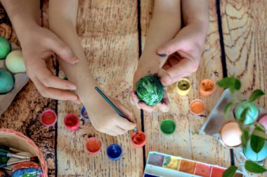 boya ve ahşap arka plan fırçalar