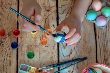 boya ve ahşap arka plan fırçalar