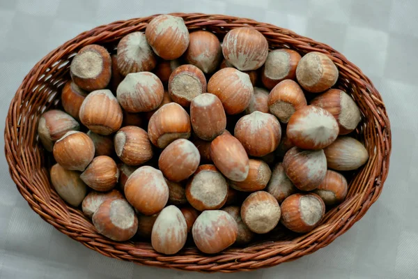 Nocciole Cestino Vimini — Foto Stock