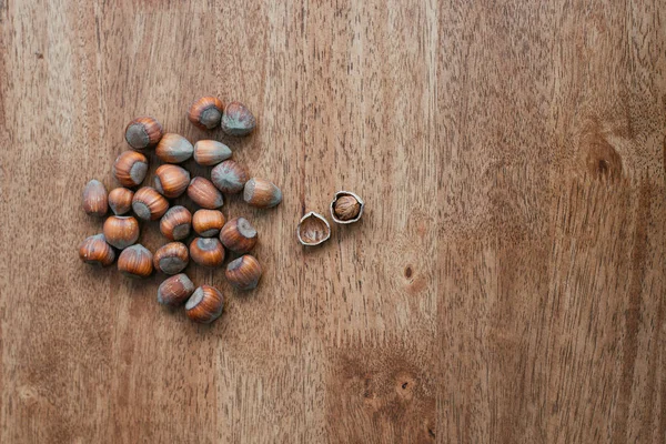 Nocciole Fondo Legno — Foto Stock