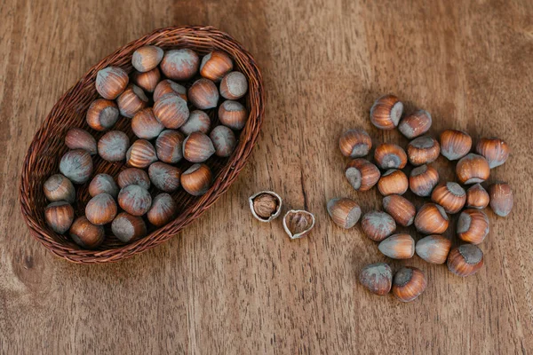 Nocciole Cestino Vimini — Foto Stock