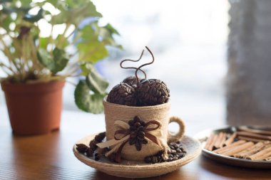 kahve ve tarçın taneleri ile dekoratif Kupası