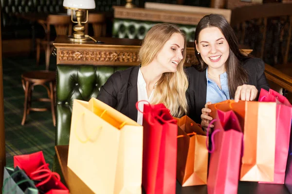 Schöne Junge Mädchen Sind Glücklich Nach Dem Shopping Tag Den — Stockfoto