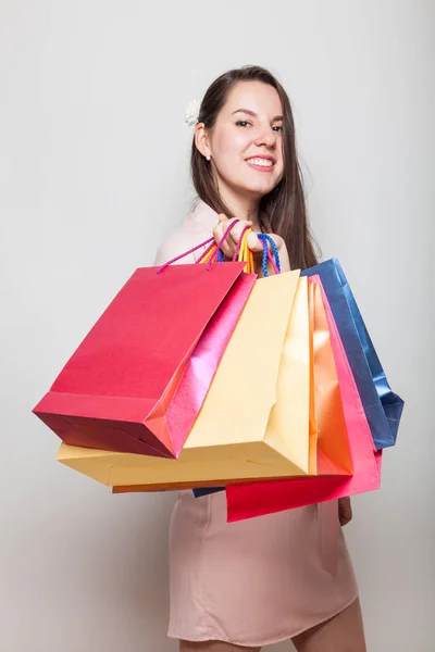 Alegre Atractivo Caucásico Mujer Toma Bolsas — Foto de Stock