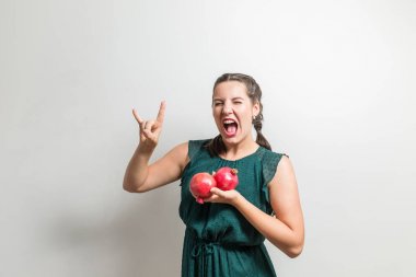 Meyve güzel kız çığlıklar Garnet ile kaya