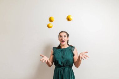 Vay be hayran kız limons yüzen yöneten