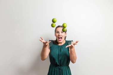 Gökyüzünden düşen kızı yakalar meyve hayran