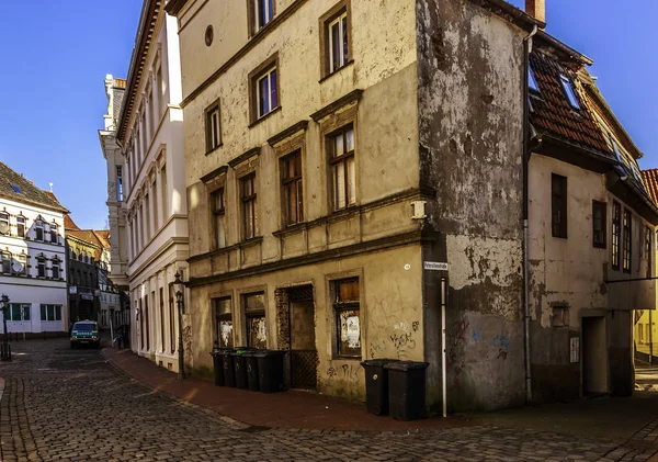 Old Hauses
