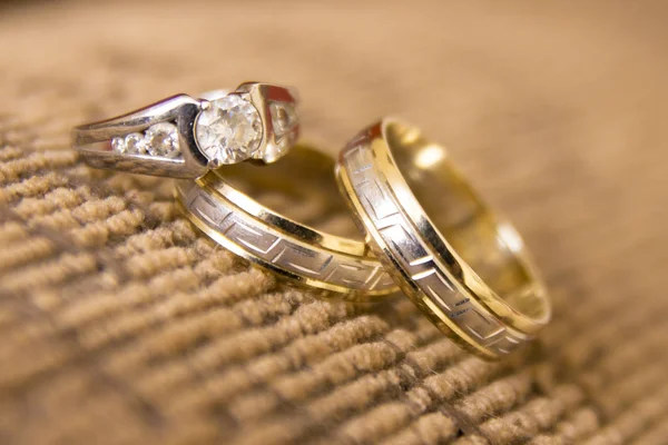 Obrączki Ślubne Złote Wstążki Pierścienie Złoto — Zdjęcie stockowe