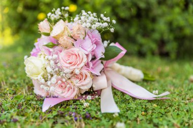 Düğün buketi, ayrıntılı arka plan bulanık.