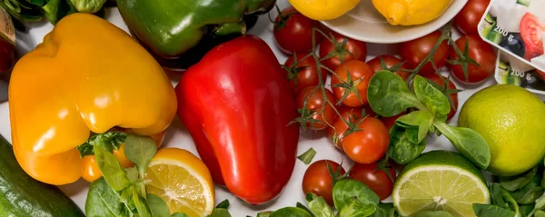 Fresh Raw Vegetables Salad Preparation Pepper Tomatoes Cucumber Fresh Salad — Stock Photo, Image