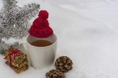 zaman rahatlatıcı, bir kış gününde içme çay