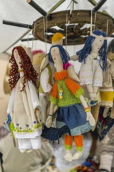 Bonecas Artesanais Uma Feira Tradicional — Fotografia de Stock