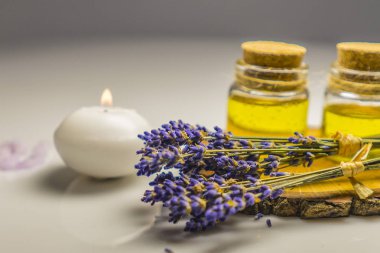 Beyaz arkaplanda güzel bir spa kompozisyonu