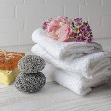 ahşap bir masa güzel spa kompozisyonu