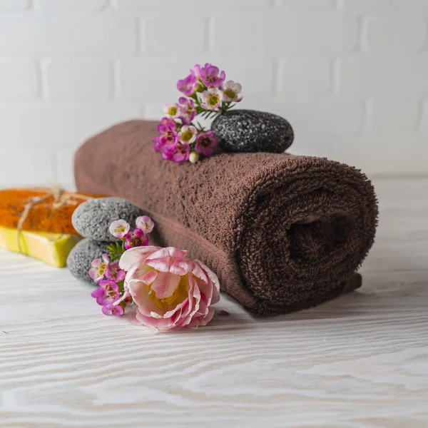ahşap bir masa güzel spa kompozisyonu