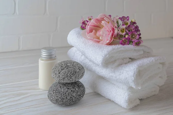 ahşap bir masa güzel spa kompozisyonu