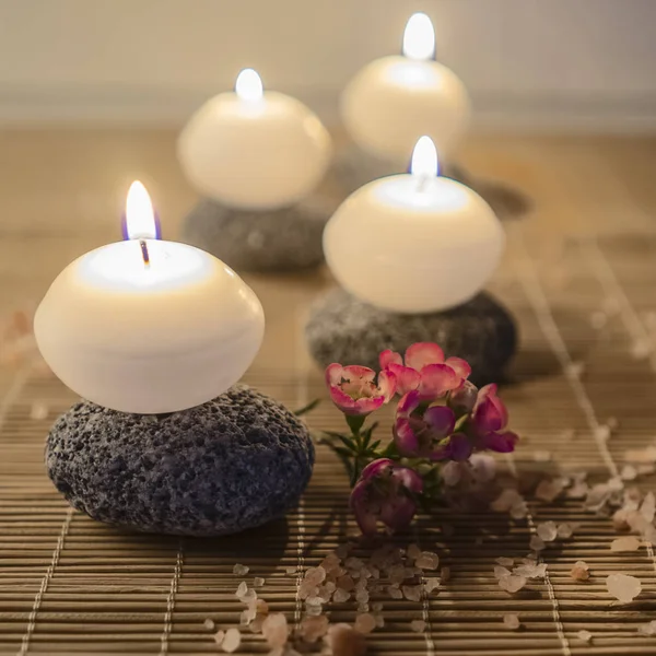 Bambu hasır bir güzel spa kompozisyonu