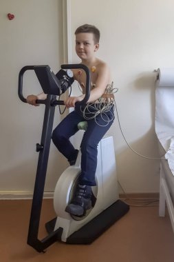 Elektrokardiyogram, kardiyogram çocuğun fiziksel aktivite ile bir hastanede için donatımı