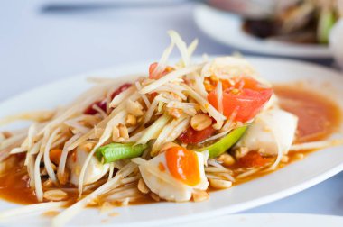 Tuz yumurta papaya salatası, Som Tum menü yemek masada Tay tadı kadar kapatın