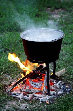 Yemek yanıyor hazırlanması